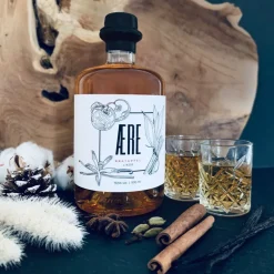 ÆRE Korn Likör & Rum<Aere Bratapfellikör