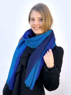 Ulrike Isensee DS Baumwolle & Leinen<Breiter Schal aus blauem Leinen