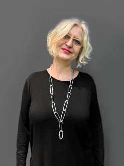 Antje Liebscher Goldschmiedeschmuck<Collier »Welle« aus Silber