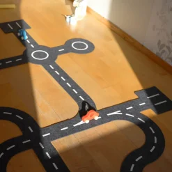 Kinder GOKI Textilien<Filz-Spielstraße mit 2 Fahrzeugen