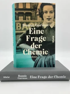 ZEIT Buchhandlung Romane<Garmus, Bonnie: Eine Frage der Chemie