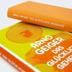 ZEIT Buchhandlung Romane<Geiger, Arno: Das glückliche Geheimnis