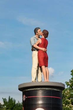 Christoph Pöggeler Bronze<Handbemalte Bronze-Skulptur »Kuss«