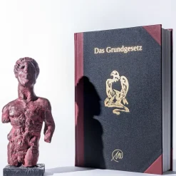 Galerie Breckner Bronze<Markus Lüpertz: »Das Grundgesetz«, 2013