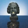 Ars mundi Bronze|Kunstbronze & Stahl<Nemecek, J.: »Einstein-Kopf mit goldener Zunge«