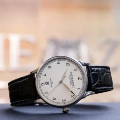 Hentschel Uhrenmanufaktur Armbanduhren<Uhrenedition »ZEIT 1« aus Edelstahl