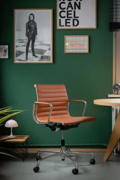 VITRA Sondereditionen|Schreibtischstühle<ZEIT-Sonderedition » Alu Chair EA 118«, poliert
