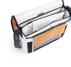 Zirkeltraining Sondereditionen|Umhängetaschen<ZEIT-Tasche »Kasten«, Schwarzer Gurt